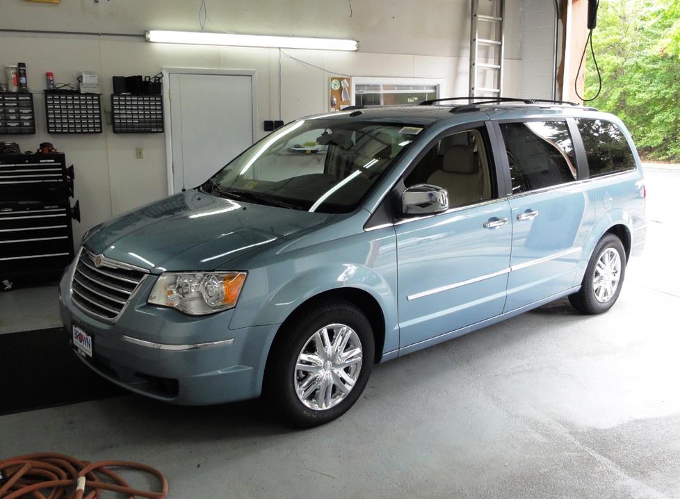Chrysler Town & Country IV Restyling 2004 - 2007 Minivan #1