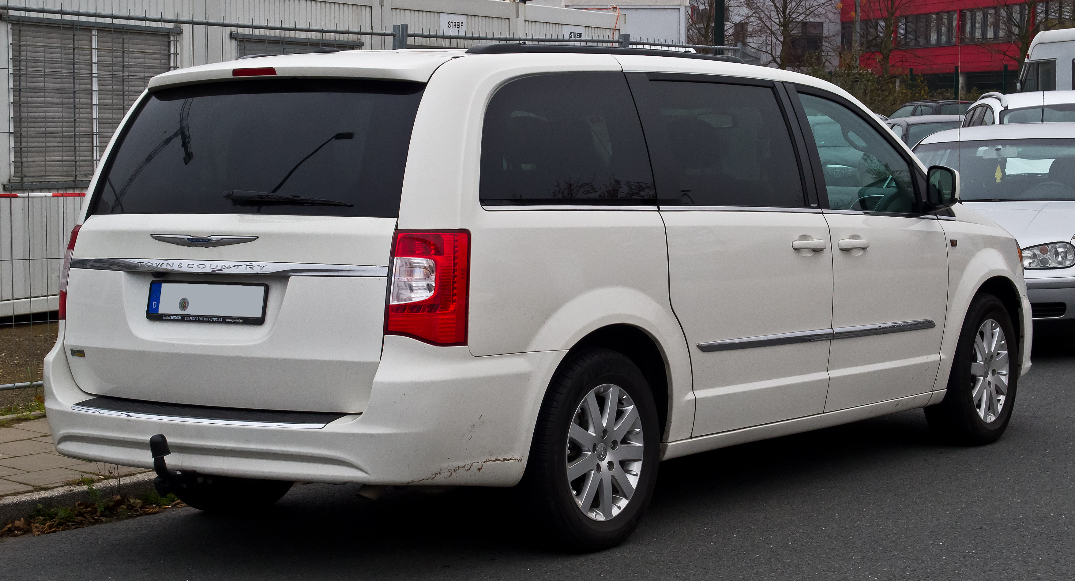 Chrysler Town & Country V Restyling 2010 - 2016 Minivan :: OUTSTANDING CARS