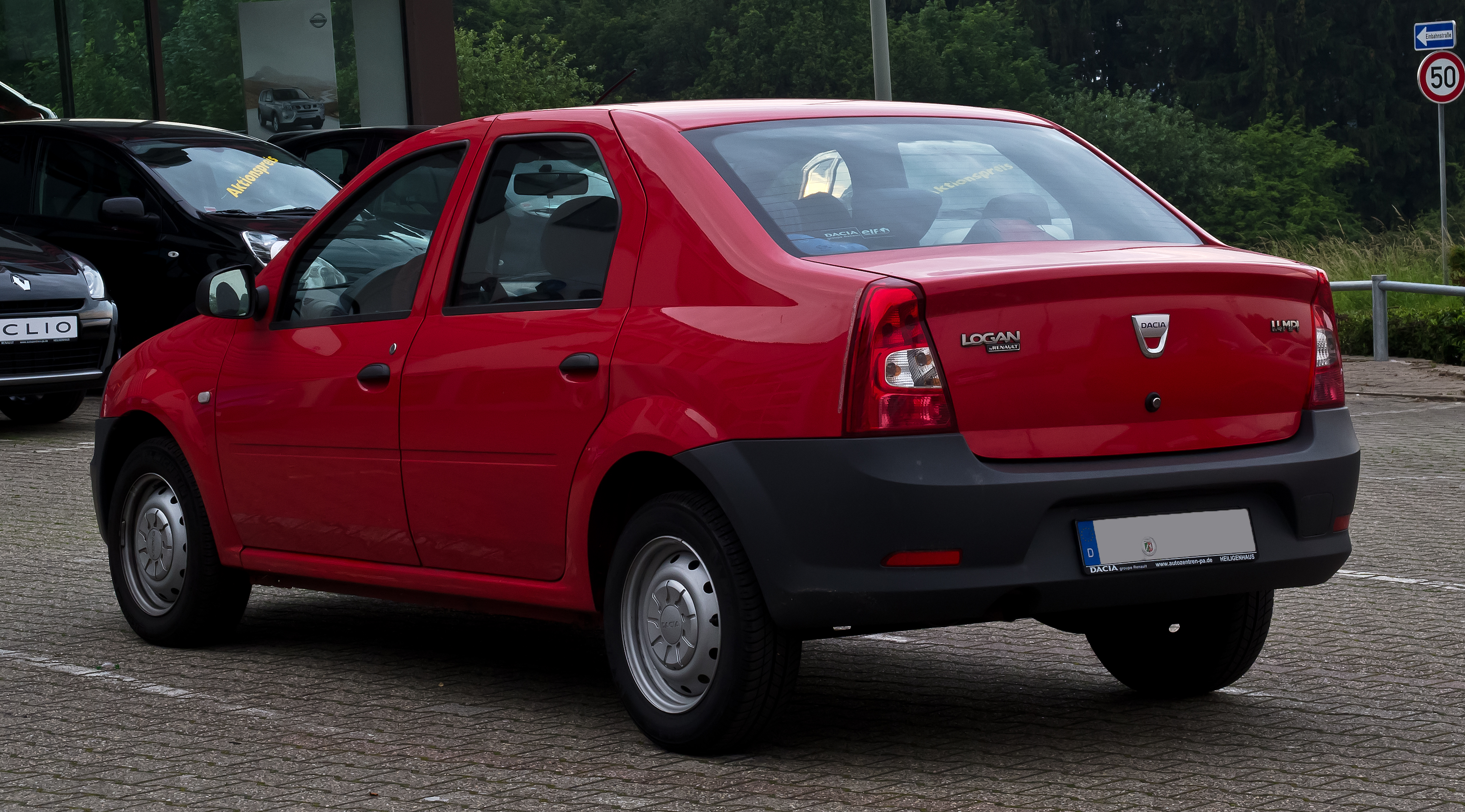 Renault Logan I 2004 - 2009 Sedan #1