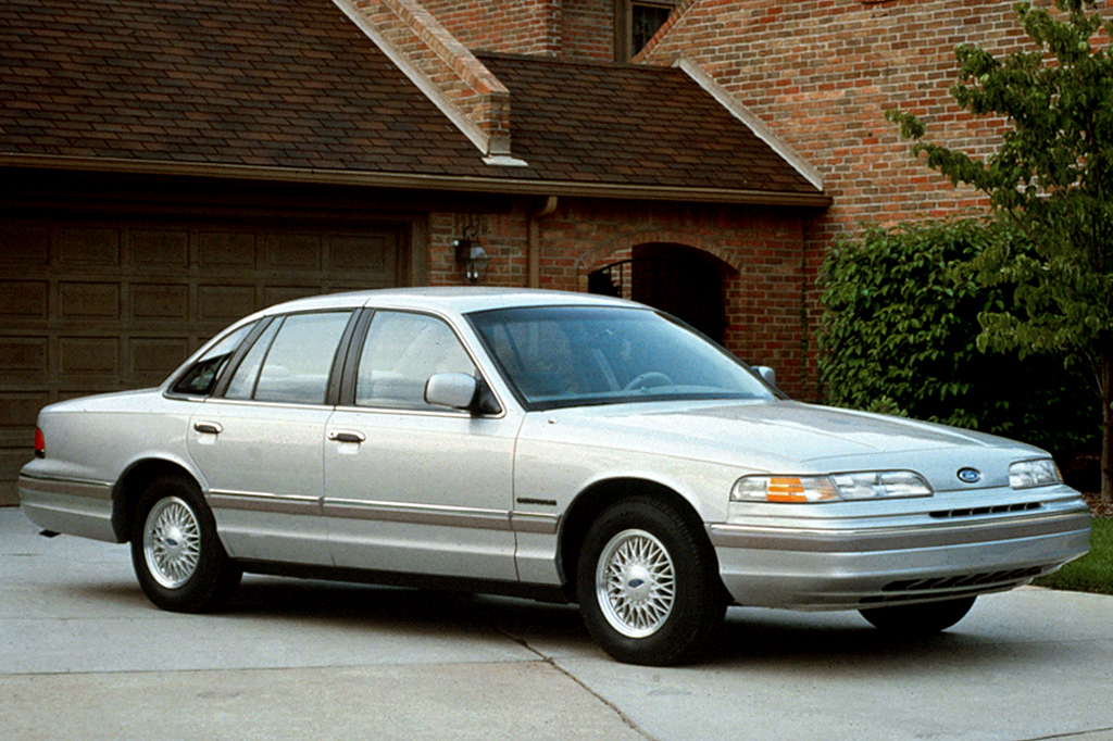 Ford Crown Victoria I 1992 - 1997 Sedan #5