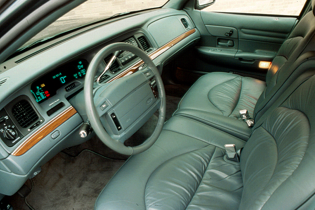Ford Crown Victoria I 1992 - 1997 Sedan #6