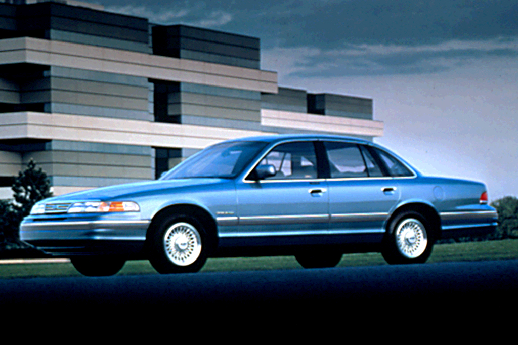 Ford Crown Victoria I 1992 - 1997 Sedan #2
