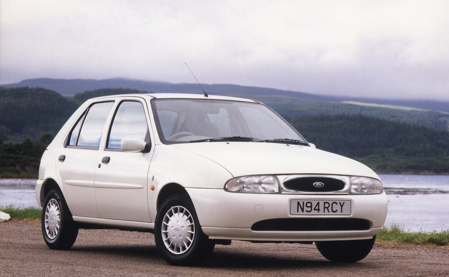 Ford Fiesta Mk4 1995 - 1999 Hatchback 3 door #2