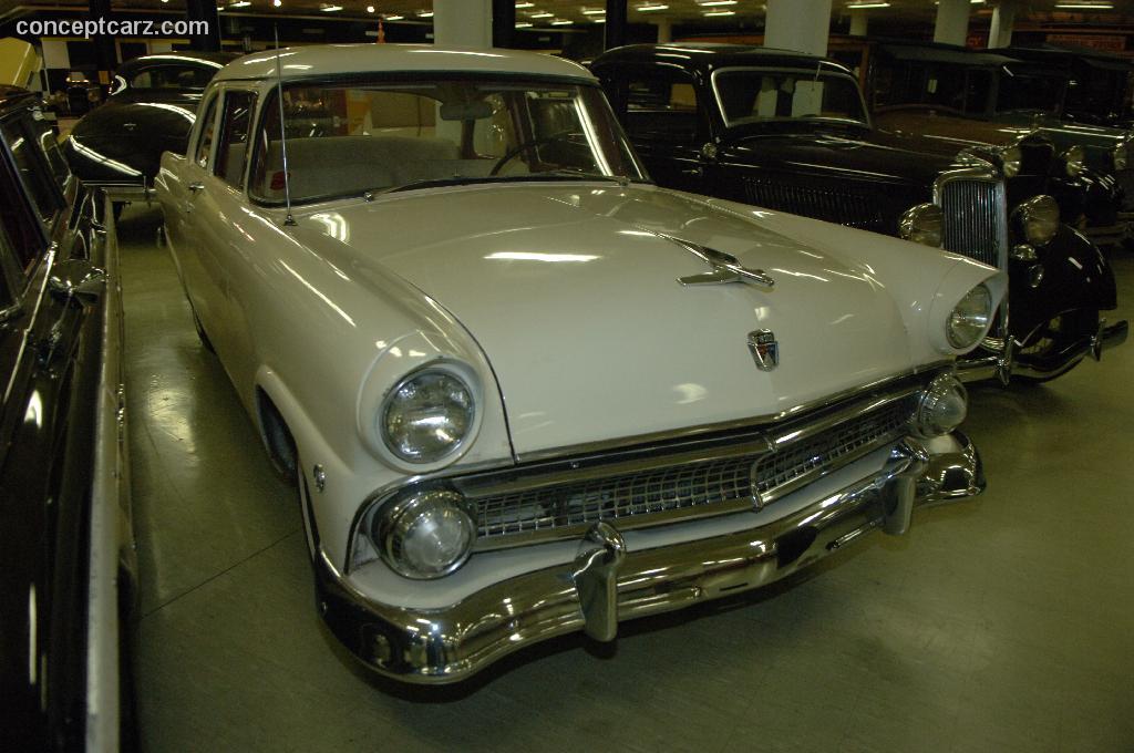 Ford Mainline 1952 - 1956 Sedan #3