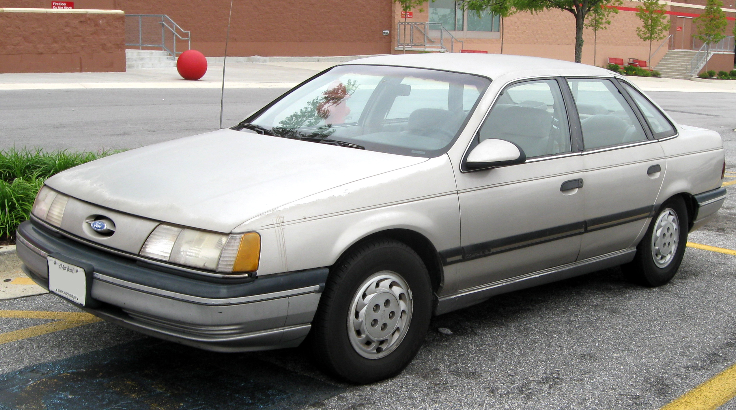 Ford Taurus I 1985 - 1991 Sedan #3