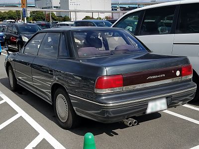 Isuzu Aska II 1990 - 1993 Sedan #1