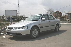 Isuzu Aska III 1994 - 1997 Sedan #7