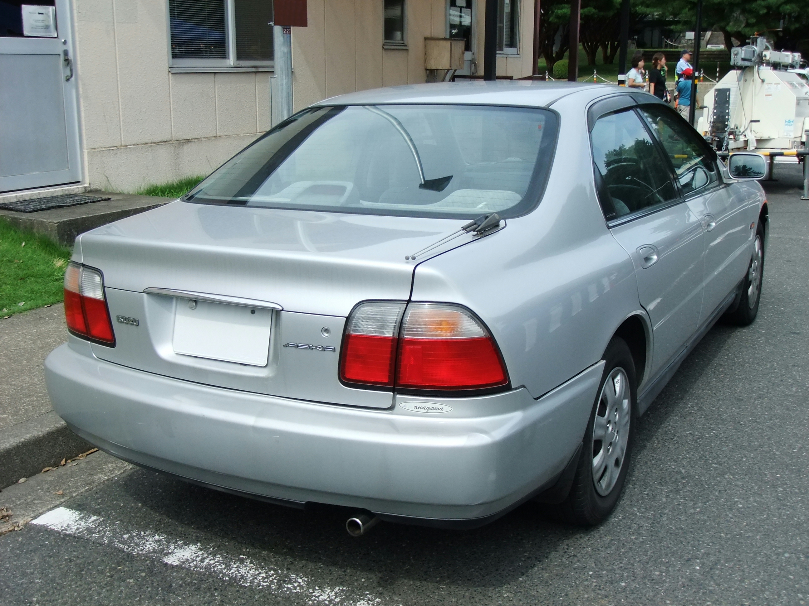Isuzu Aska III 1994 - 1997 Sedan #3