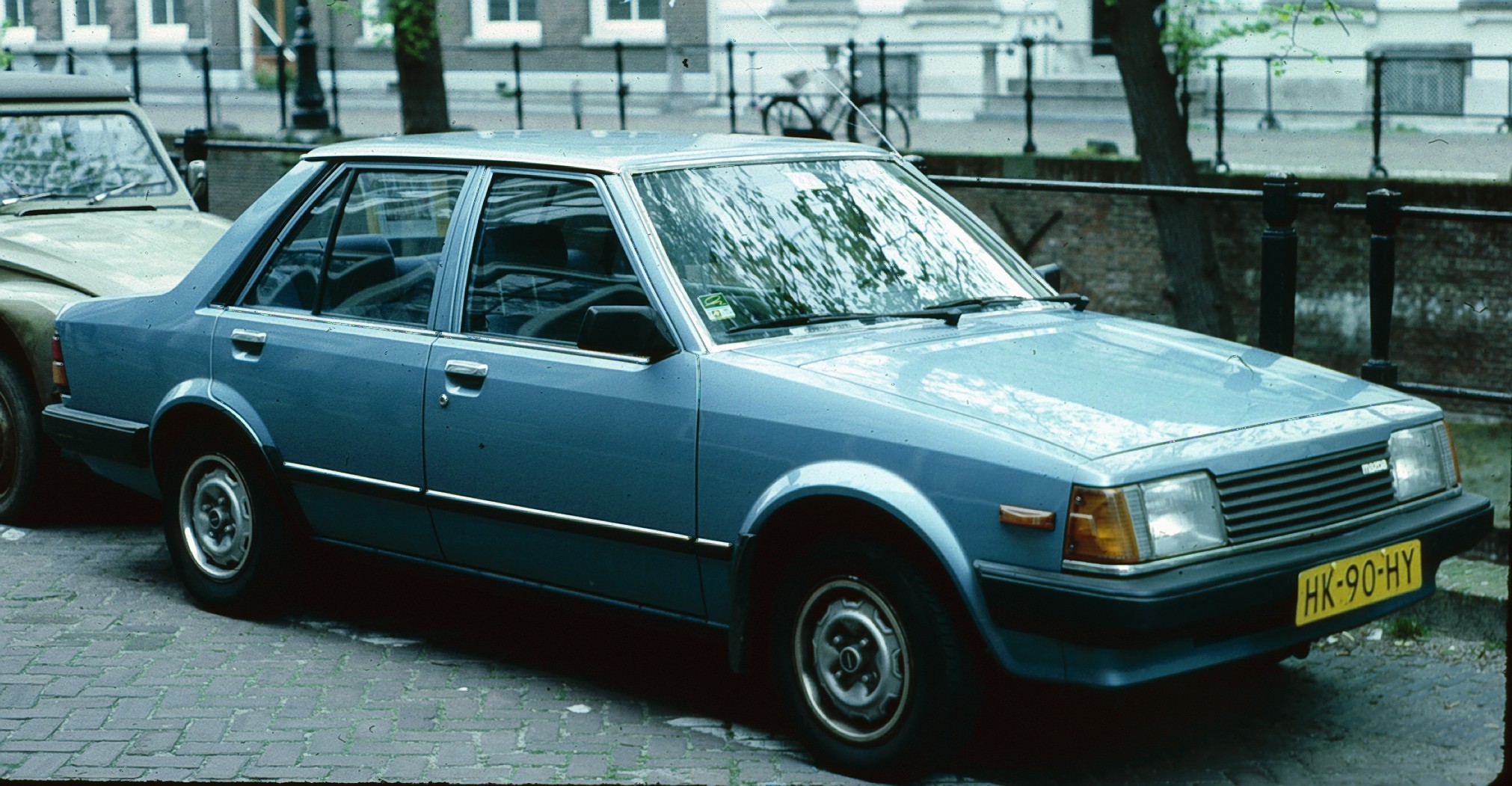 Mazda 323 II (BD) 1980 - 1985 Sedan #3