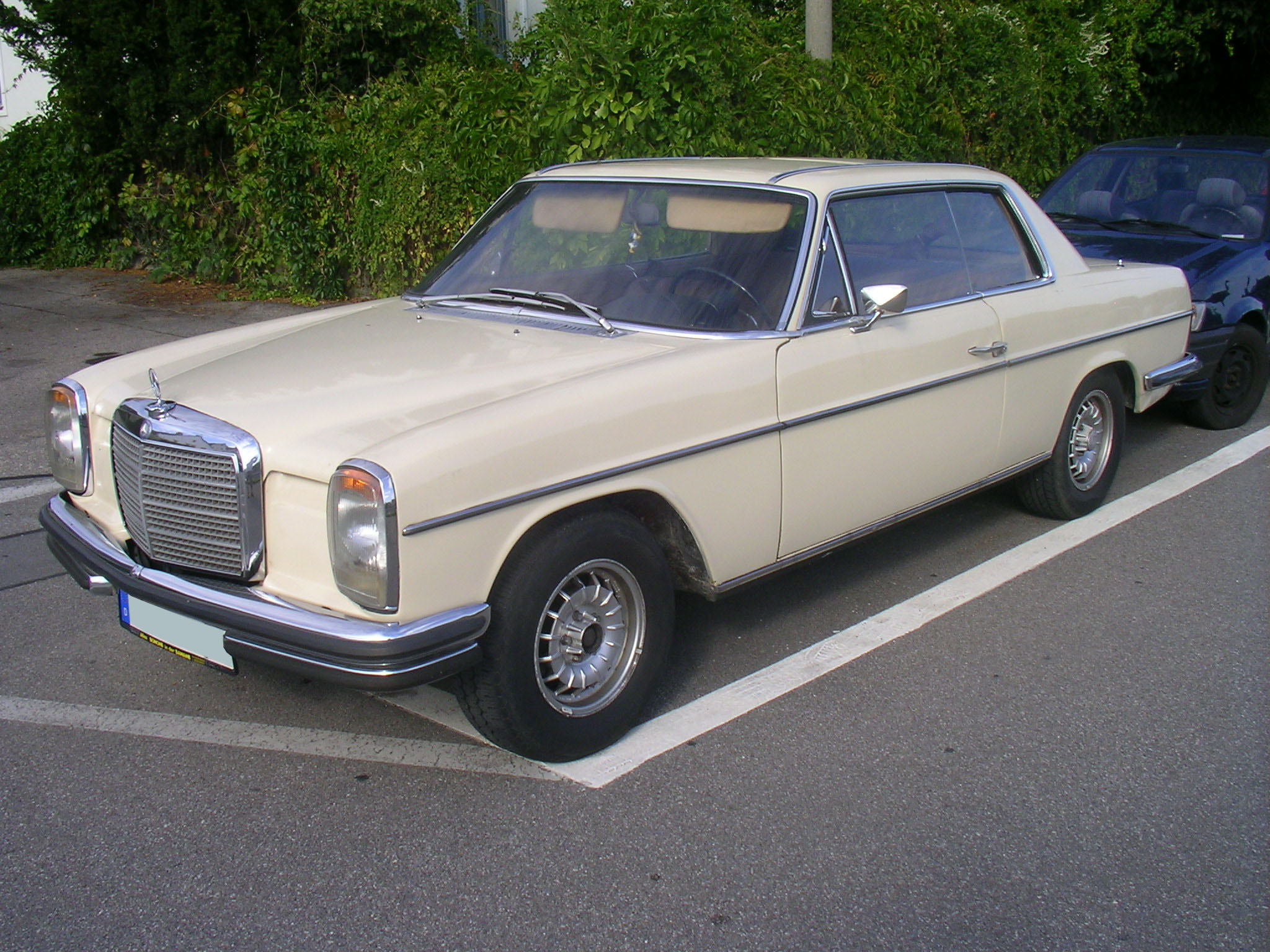 Mercedes-Benz W114 1967 - 1977 Coupe #4