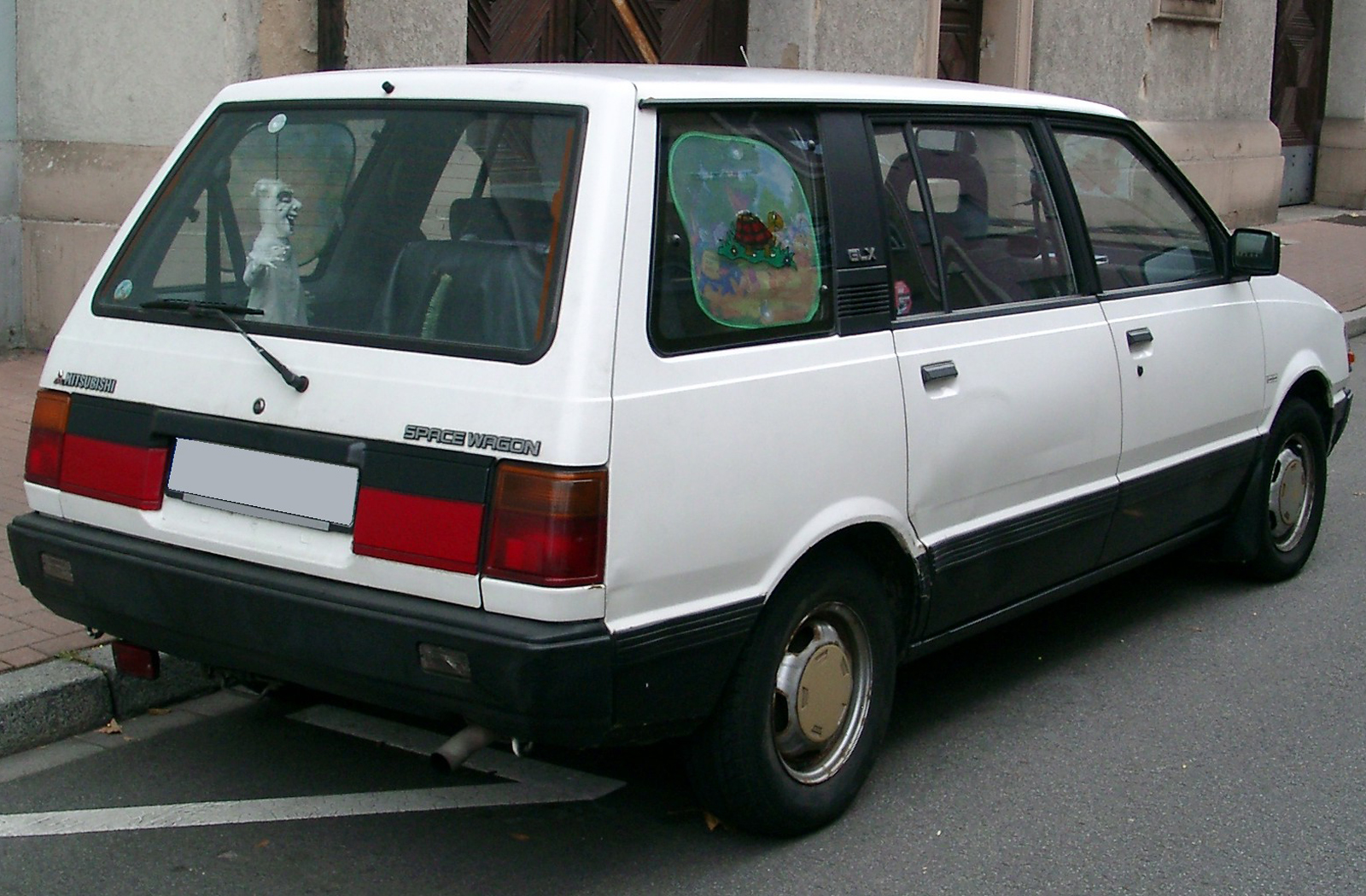 Mitsubishi Chariot I 1983 - 1991 Compact MPV #1