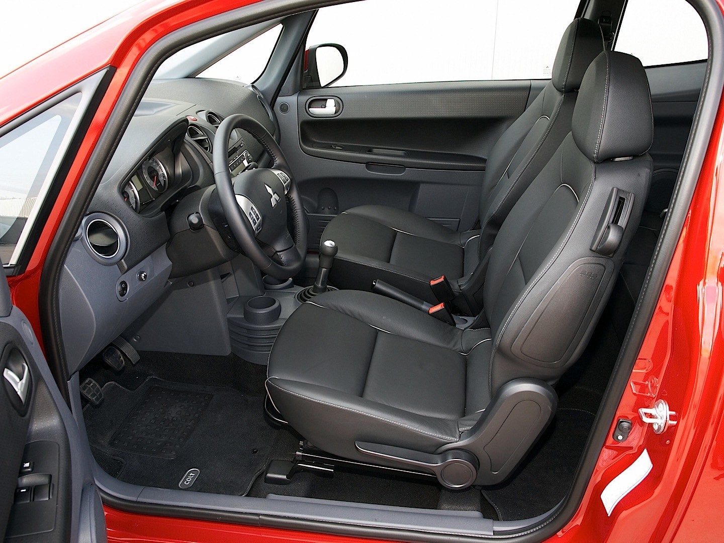 Mitsubishi Colt VI (Z30) Restyling 2008 - 2012 Hatchback 5 door #4