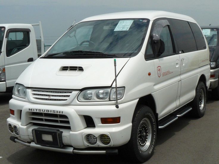 Mitsubishi Space Gear I 1994 - 1997 Minivan #6