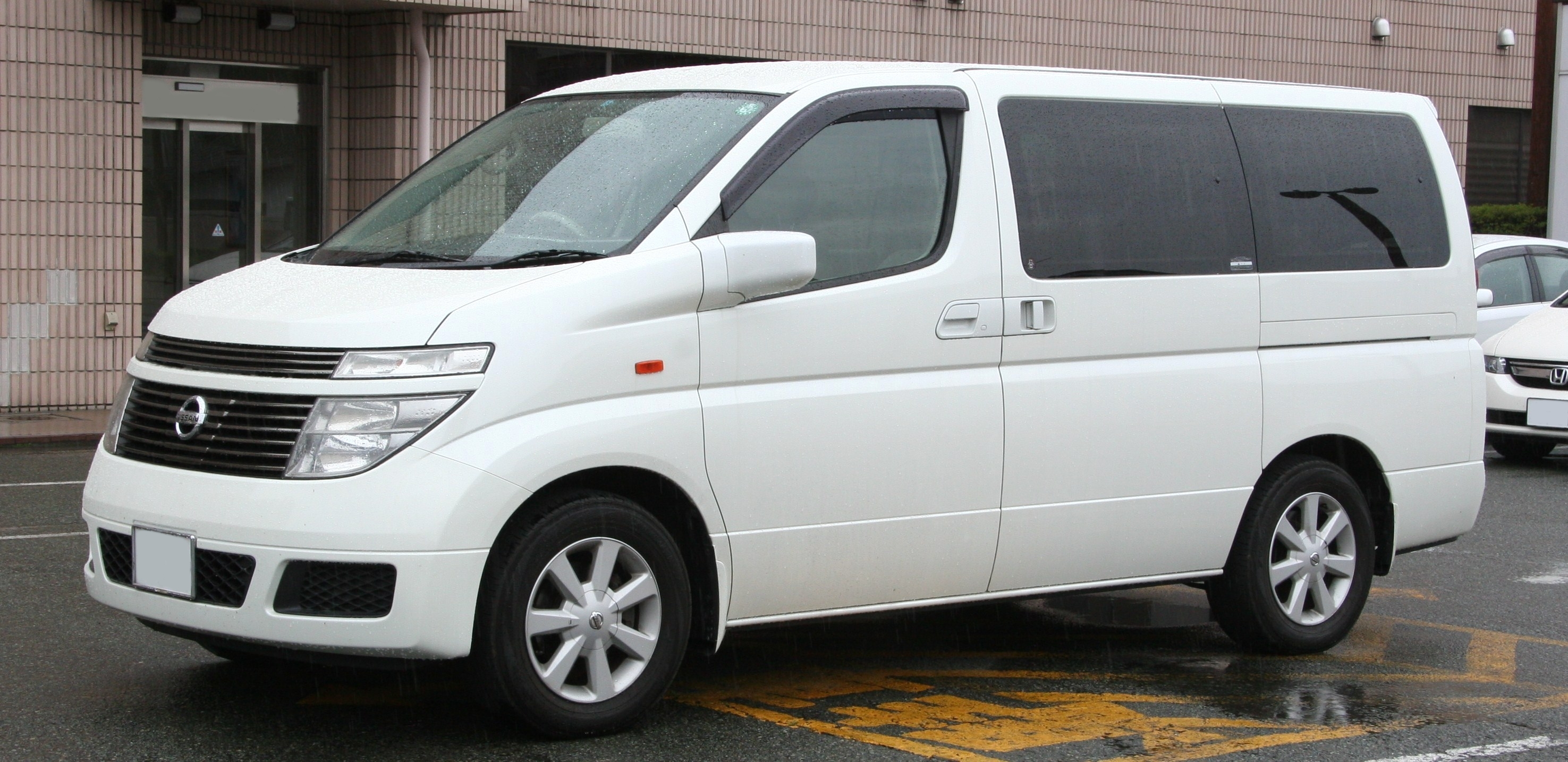 Nissan Elgrand II (E51) 2002 - 2010 Minivan #5