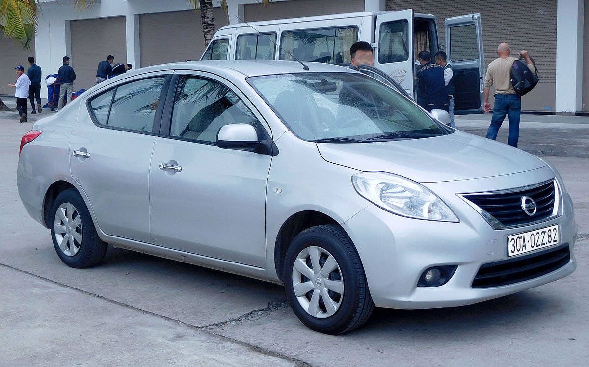 Nissan Latio I (N17) 2012 - 2014 Sedan #6