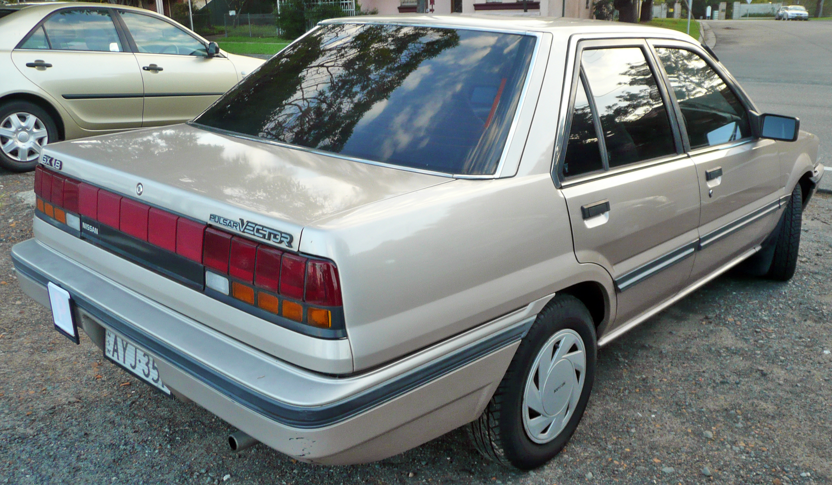 Nissan Liberta Villa II (N13) 1986 - 1990 Sedan #2