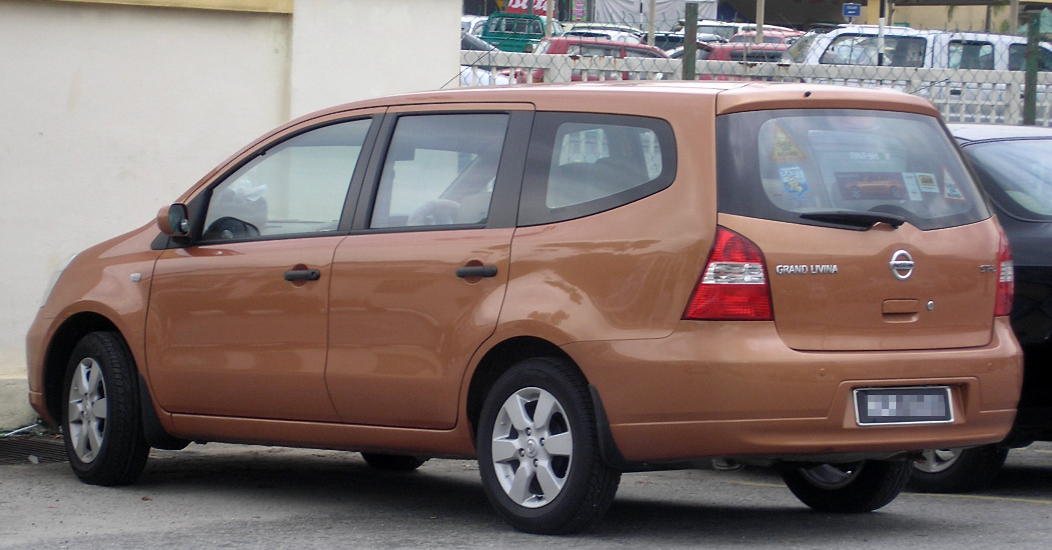 Nissan Livina I 2006 - 2013 Minivan #2