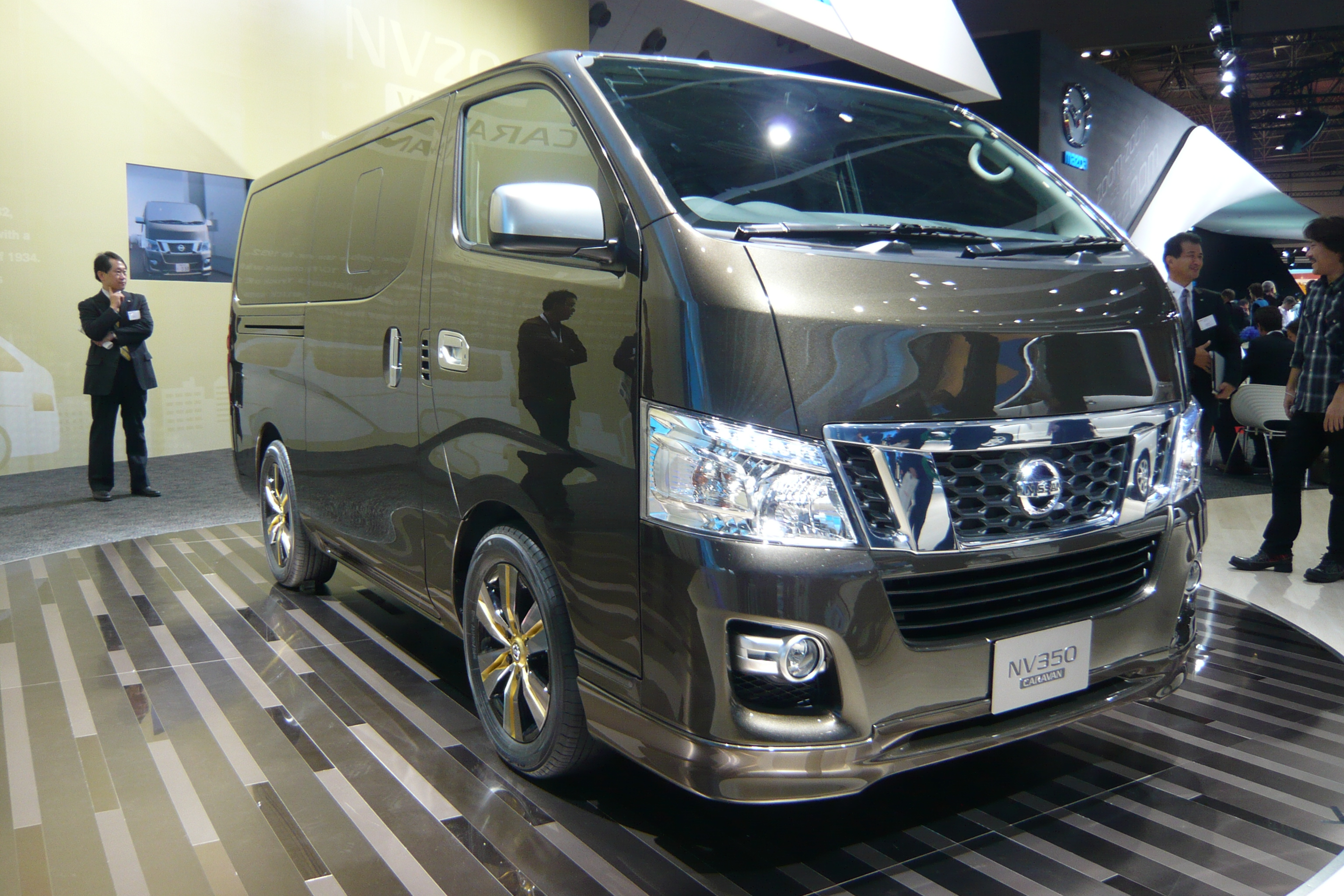 Nissan NV350 Caravan 2012 - now Minivan #6