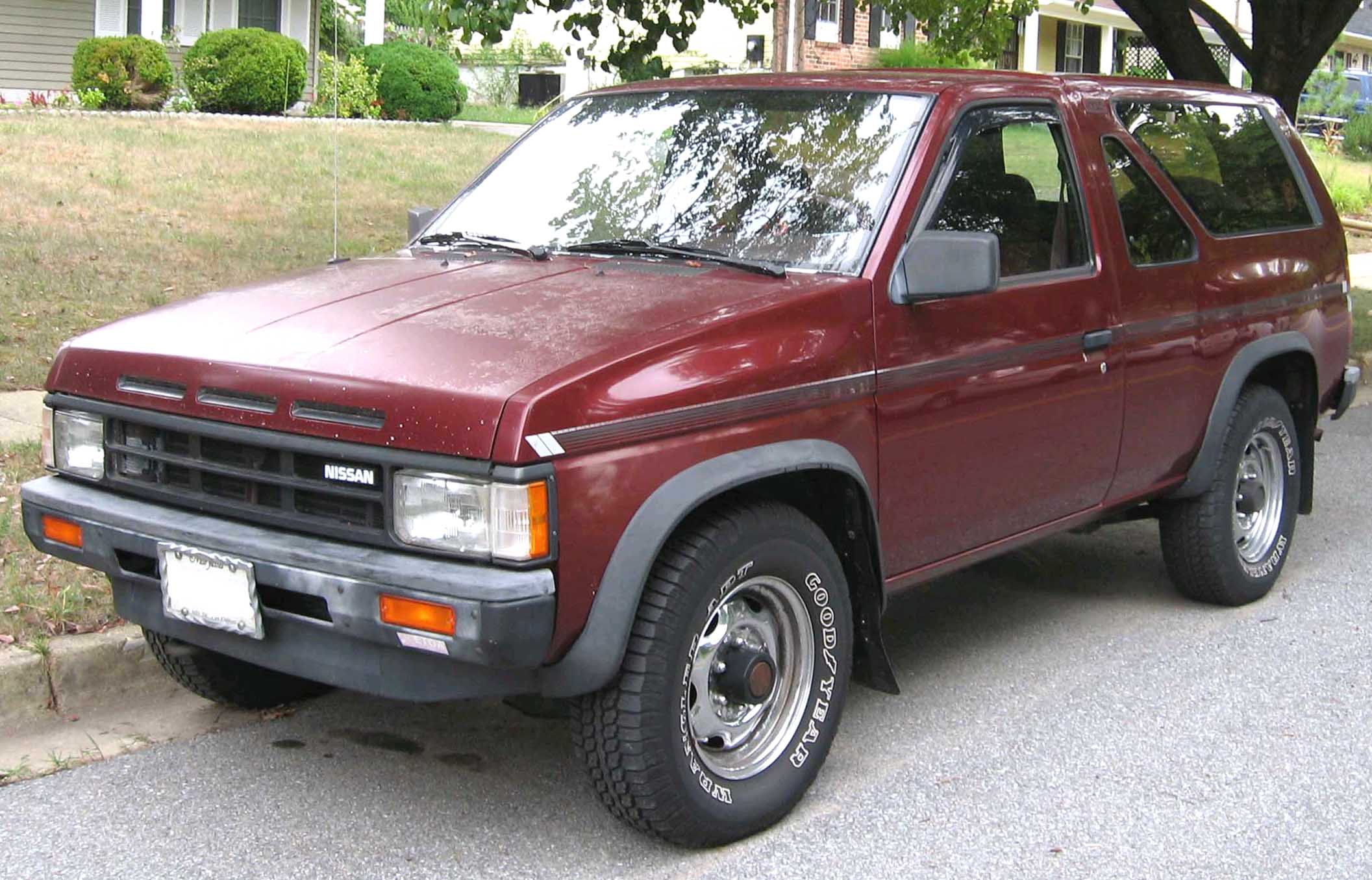 Nissan Pathfinder I 1985 - 1995 SUV 3 door #1