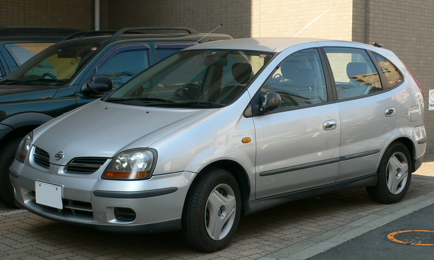 Nissan Tino 1998 - 2003 Compact MPV #3