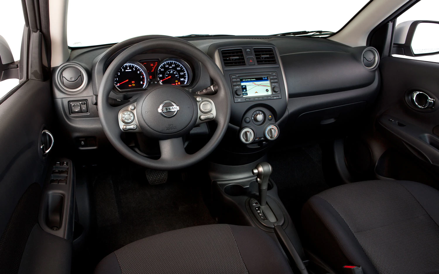 Nissan Versa I 2006 - 2012 Hatchback 5 door #8