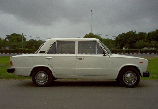 Premier 118NE 1985 - 2001 Sedan #4