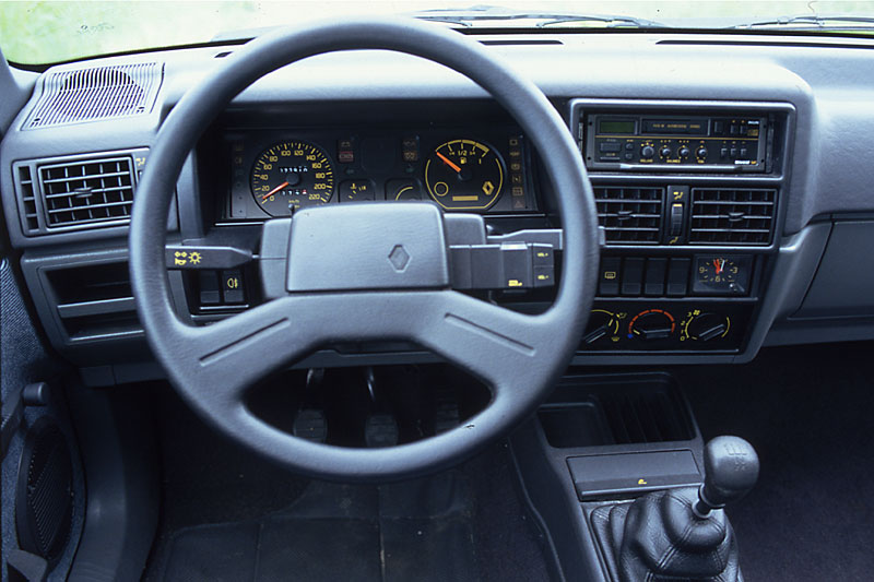 Renault 19 II 1992 - 2002 Hatchback 5 door #6