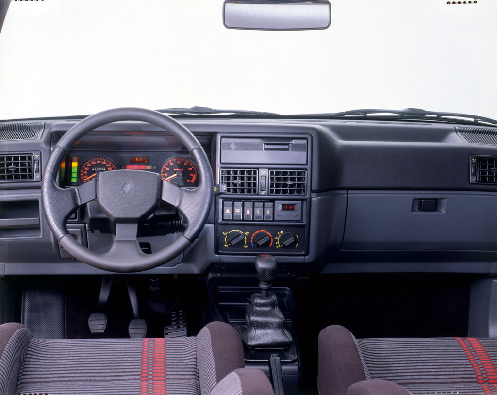 Renault 19 II 1992 - 2002 Hatchback 3 door #7
