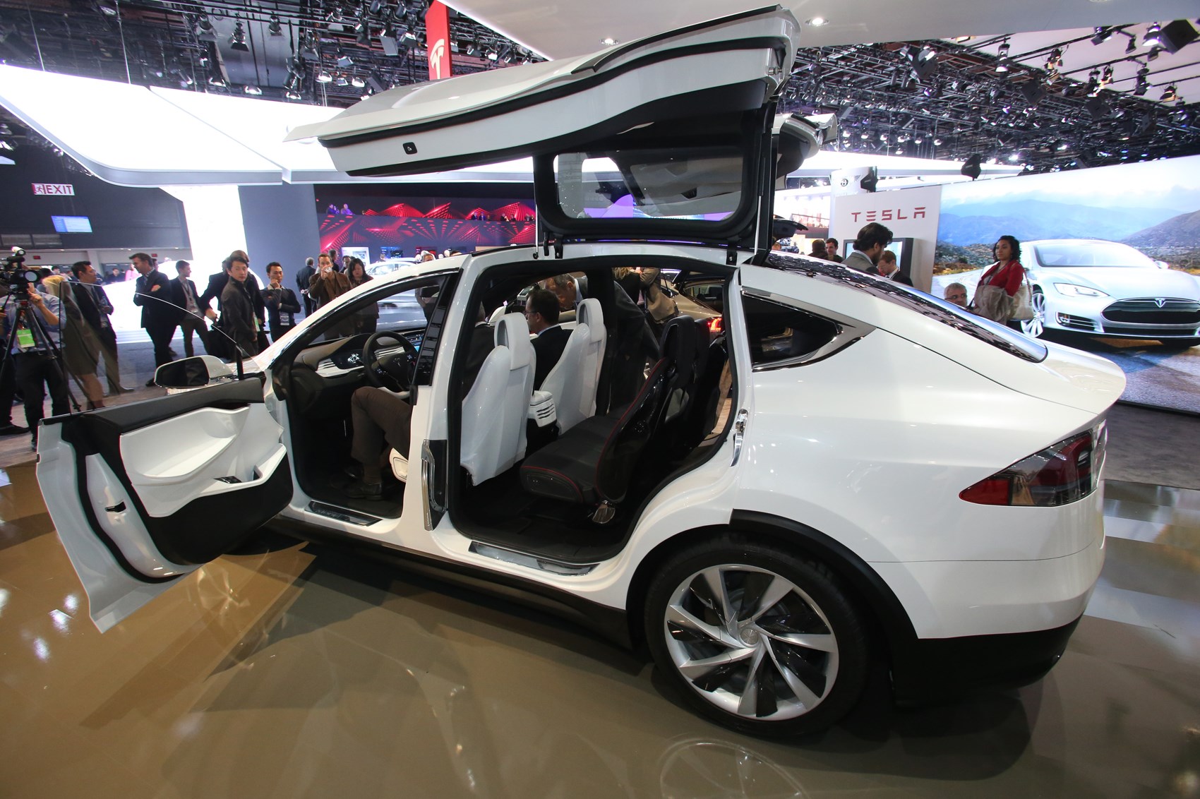 Tesla Model X 2015 - now SUV 5 door #7