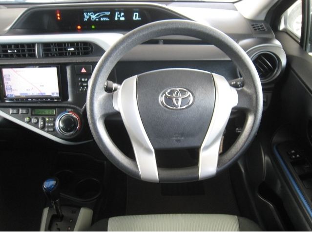 Toyota Aqua I 2011 - 2014 Hatchback 5 door #1