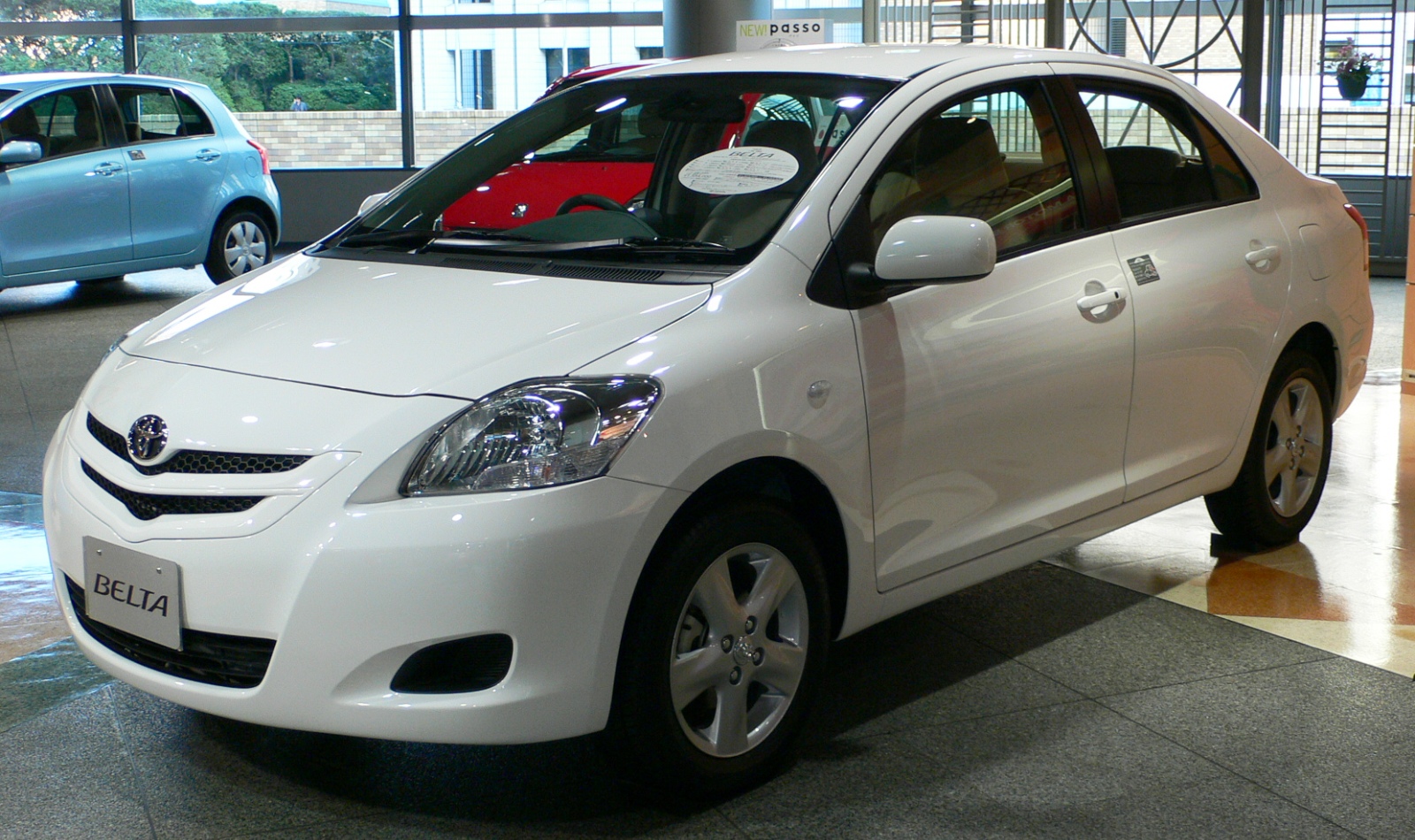 Toyota Belta 2005 - 2012 Sedan #4