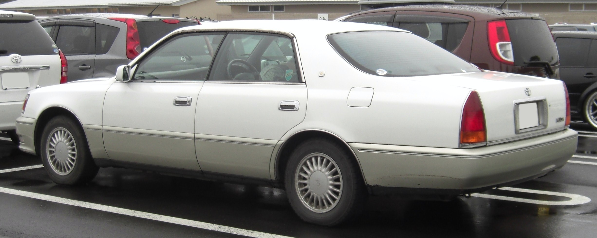 Toyota Crown Majesta II (S150) 1995 - 1999 Sedan #3