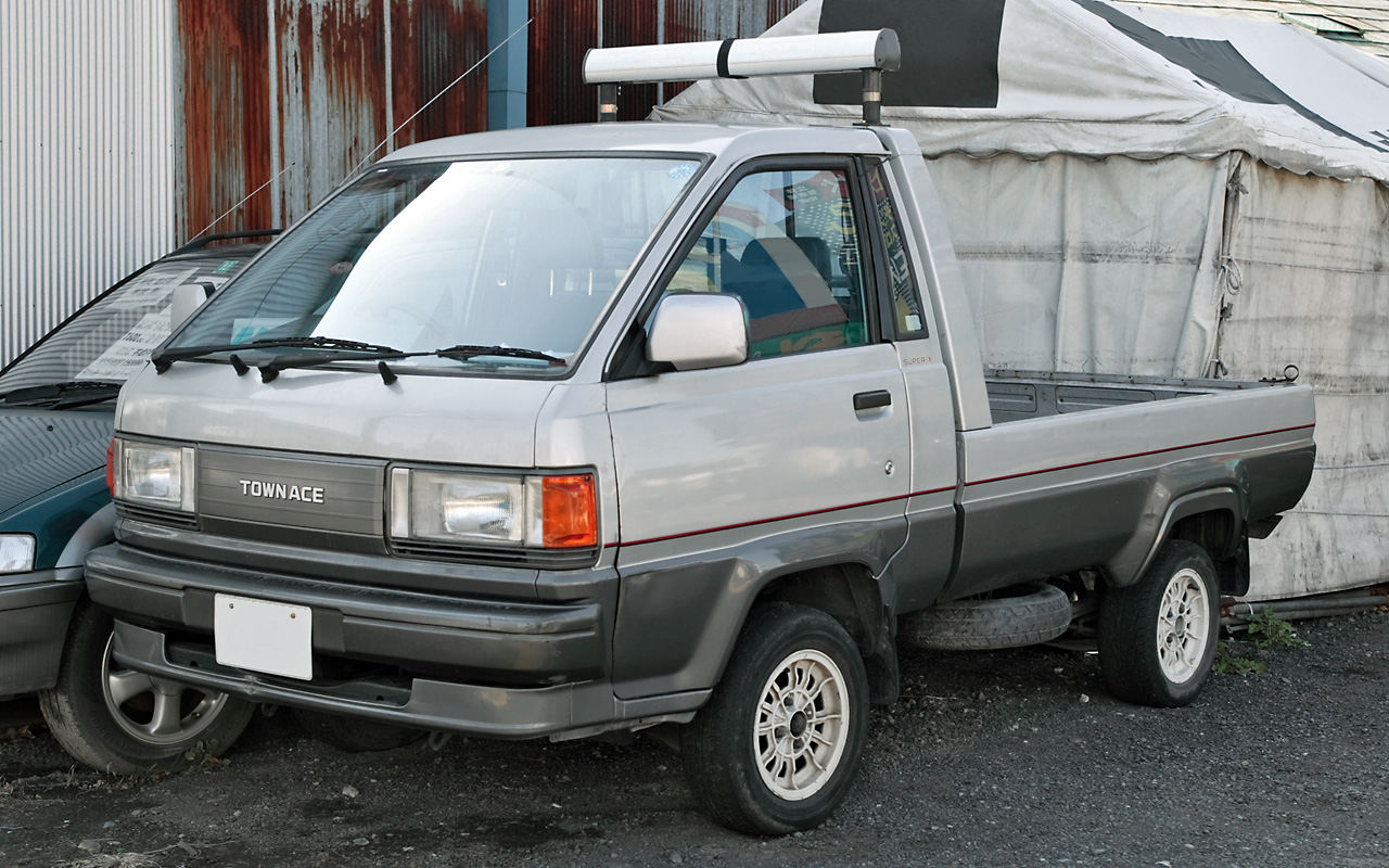 Toyota Model F 1982 - 1992 Minivan #4