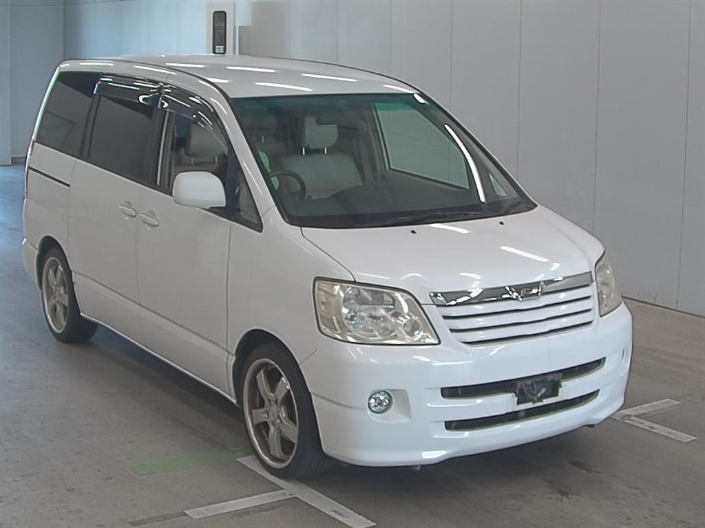 Toyota Noah II (R70) 2007 - 2013 Compact MPV #6