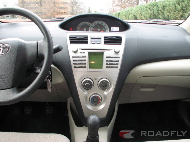 Toyota Yaris II 2005 - 2009 Sedan #6