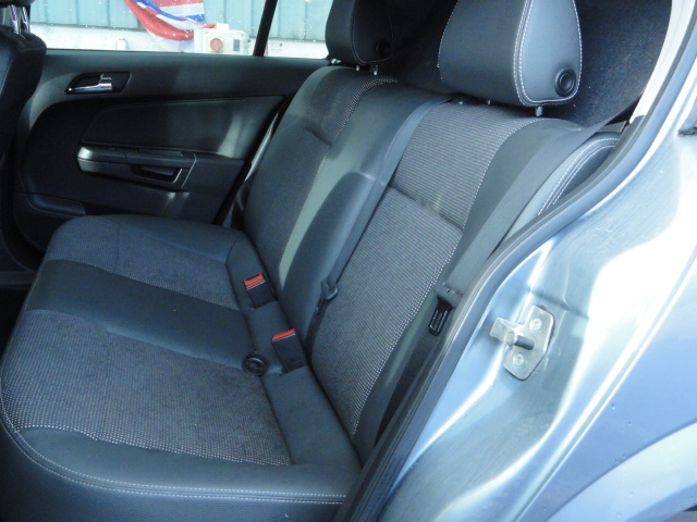 Vauxhall Astra H 2004 - 2010 Hatchback 5 door #4