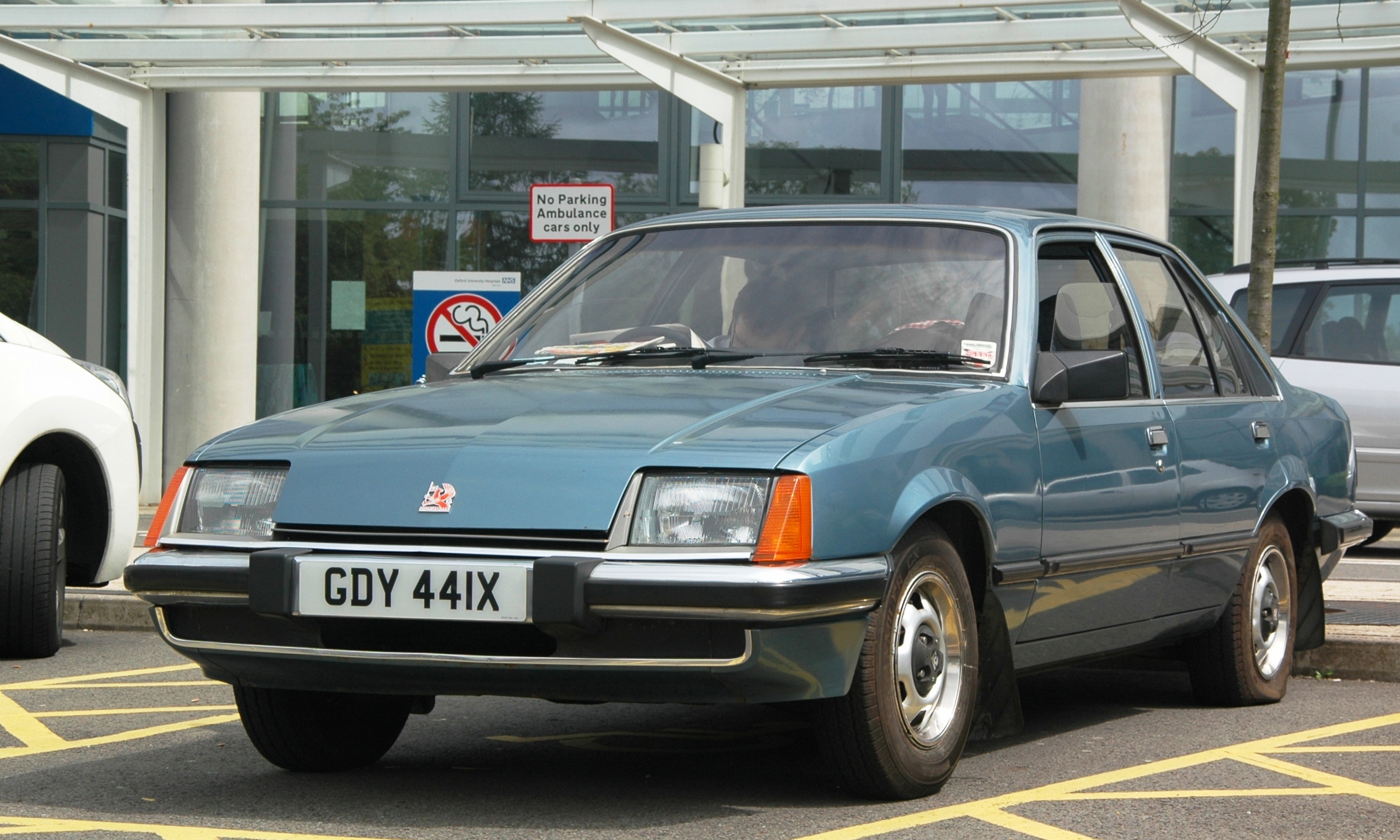 Vauxhall Carlton 1984 - 1994 Station wagon 5 door #2