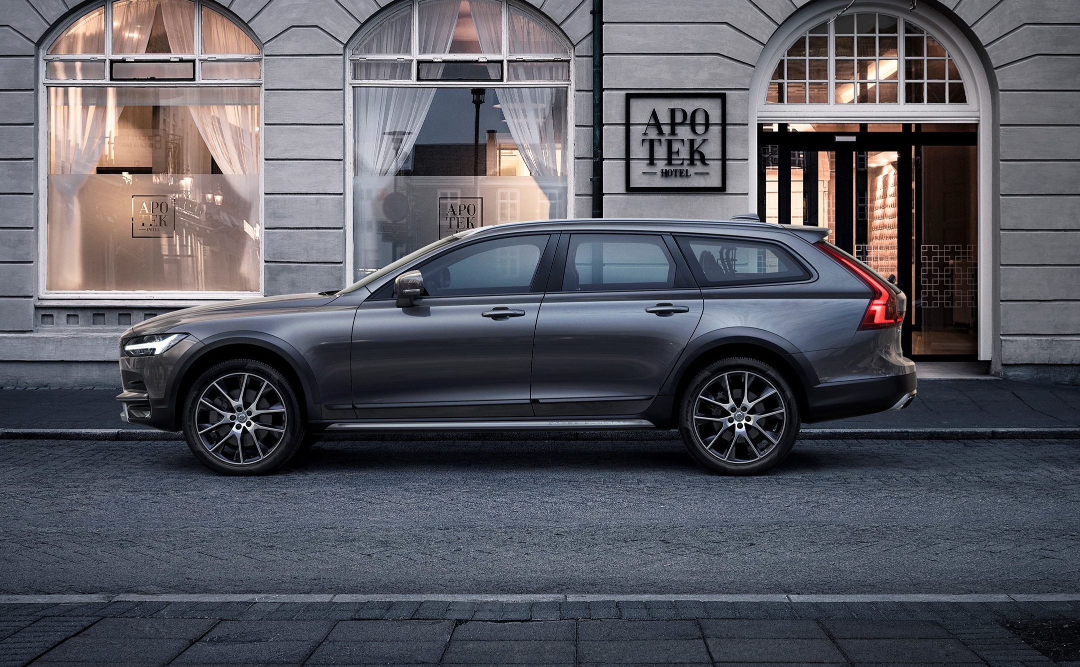 Volvo V90 Cross Country I 2016 - now Station wagon 5 door #2